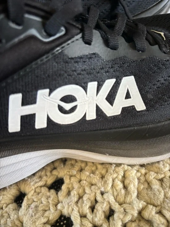 Hoka One One Bondi 8 Women's Black Running Shoes Size 9B hardly worn - Picture 7 of 7